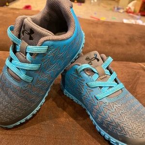 Under Armour, toddler sz 7, blue tennis shoes